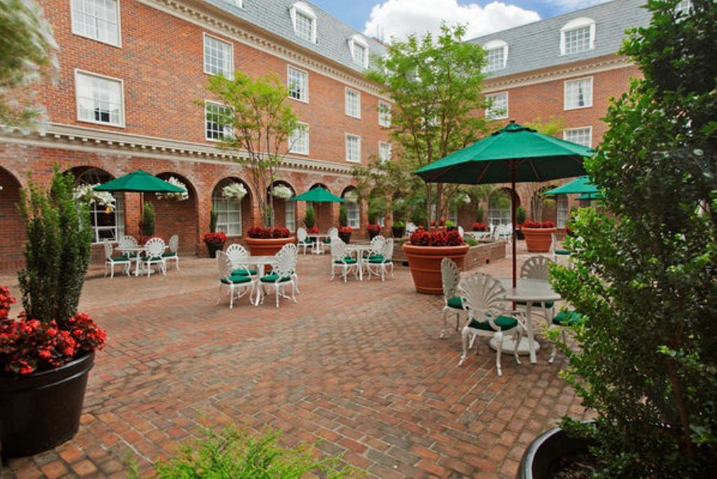 Williamsburg Hospitality House Hotell Eksteriør bilde